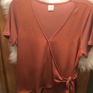 Rust color wrap front top ✨